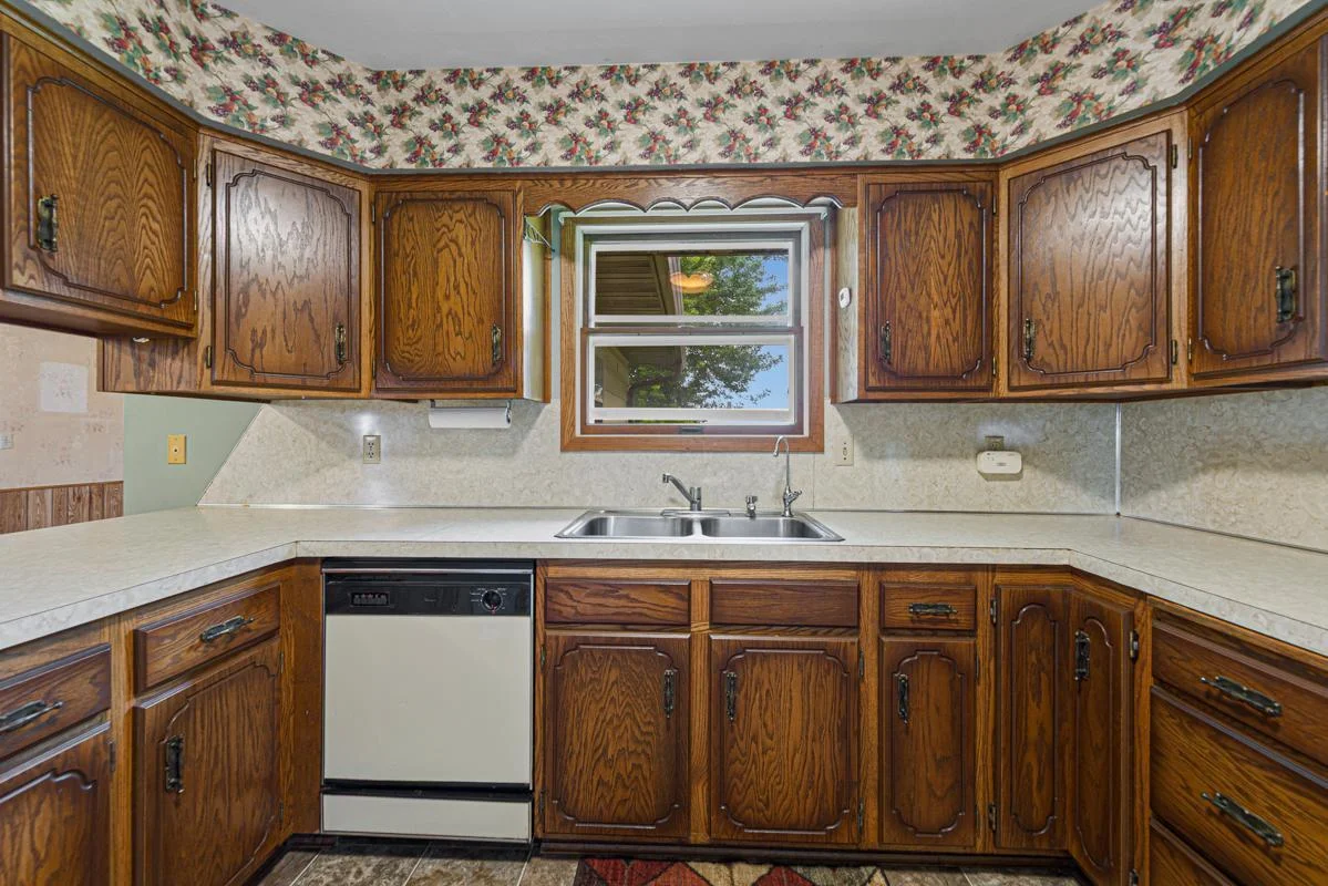 20 Kitchen.jpg