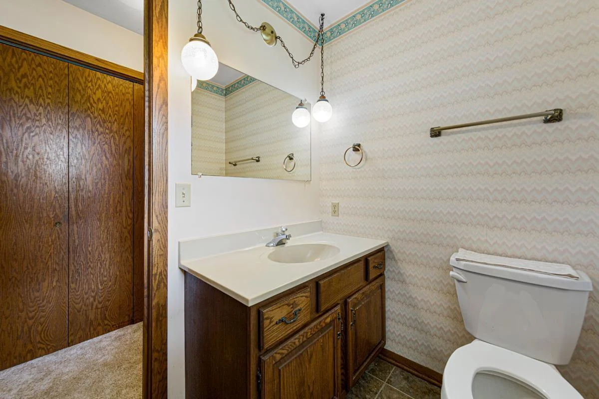 26 Bathroom.jpg