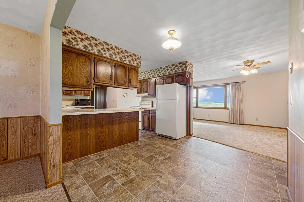 18 Dining_kitchen.jpg