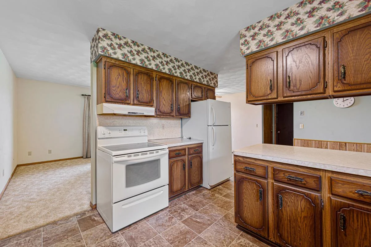 22 Kitchen.jpg