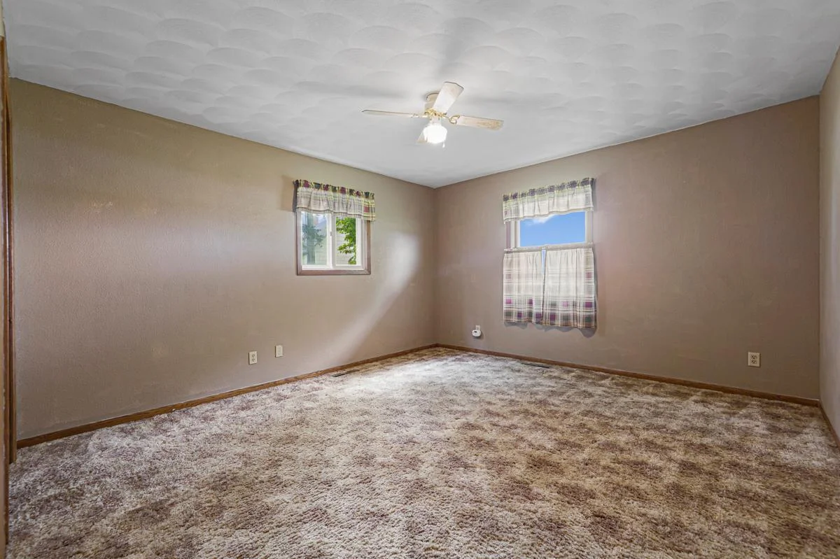 30 Main bedroom.jpg