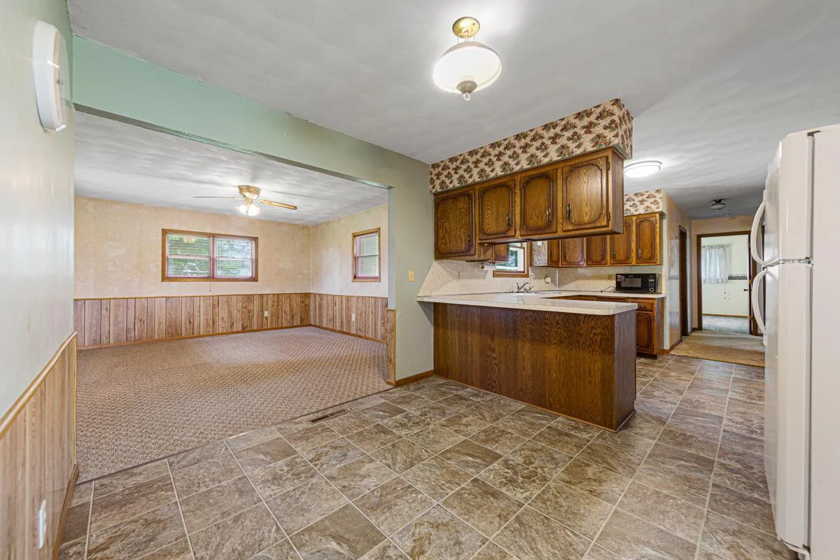 17 Dining_kitchen.jpg