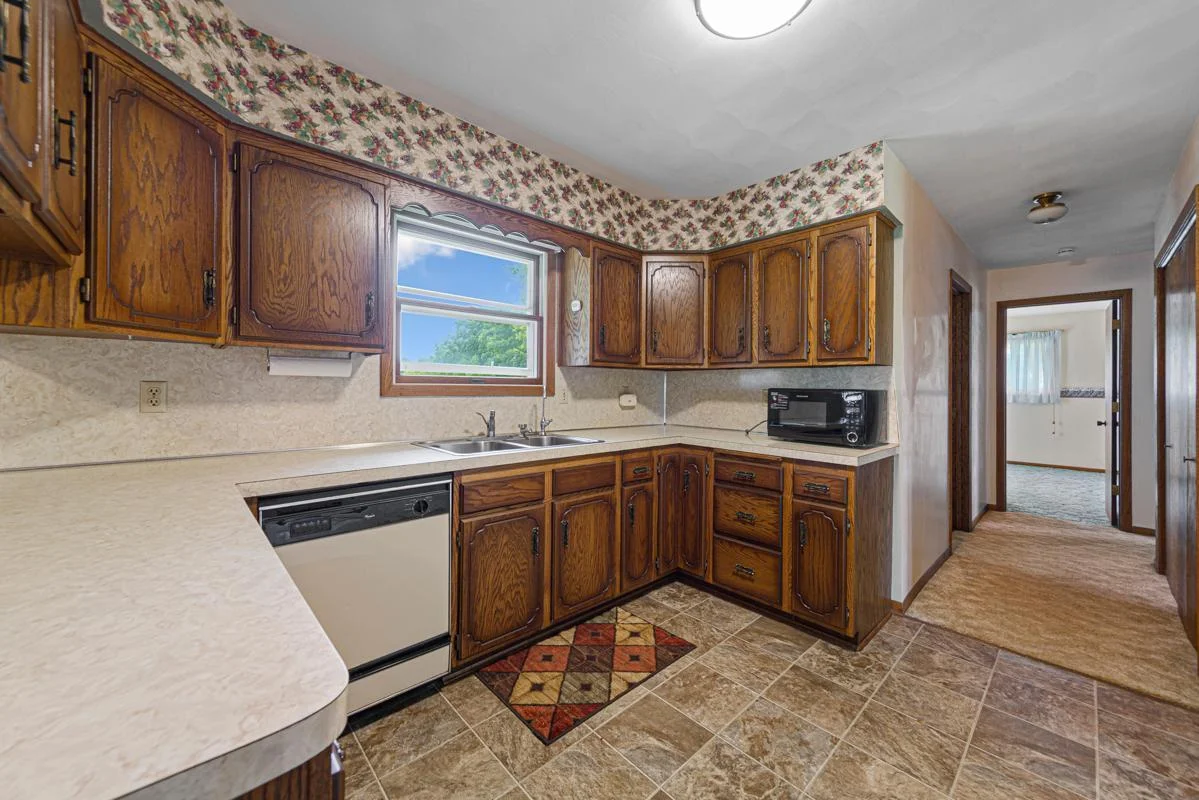 19 Kitchen.jpg