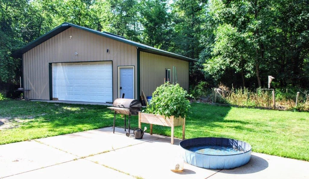 Detached garage
