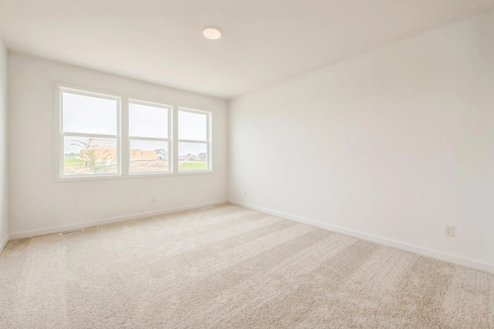 (Photo of a similar home, finishes may vary)