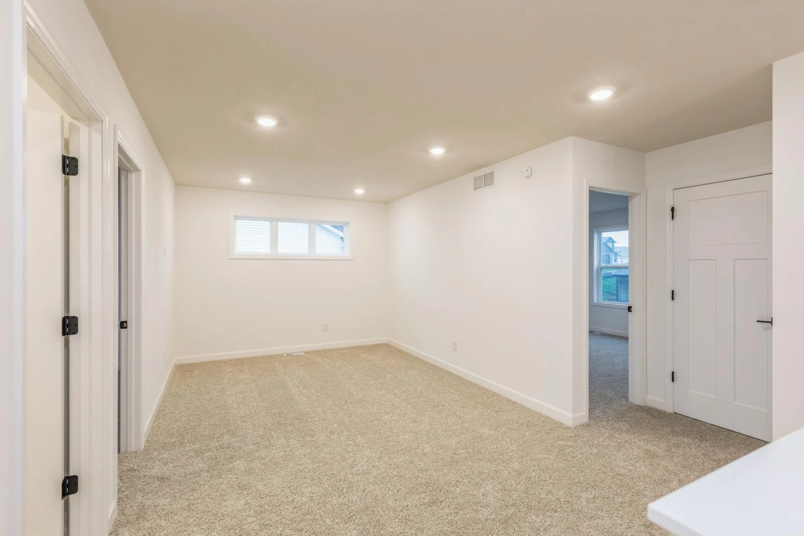 (Actual photo of the home) Home is complete and move in ready!