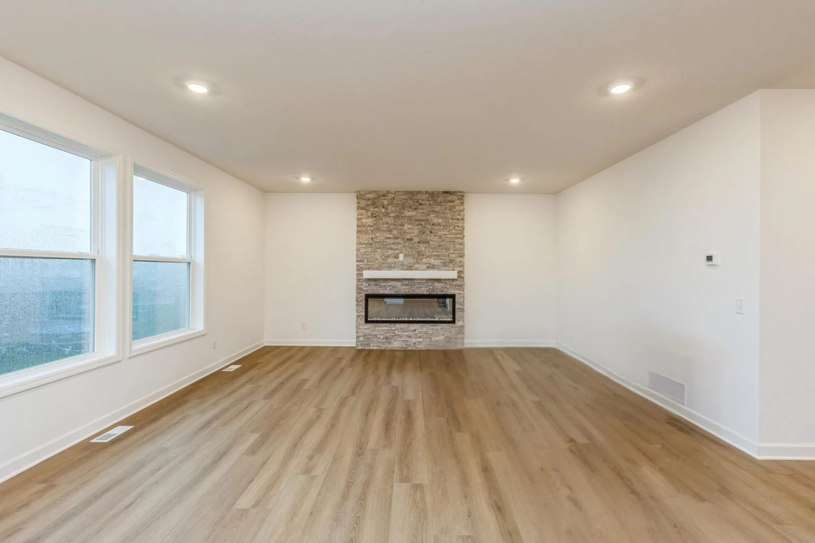 (Actual photo of the home) Home is complete and move in ready!