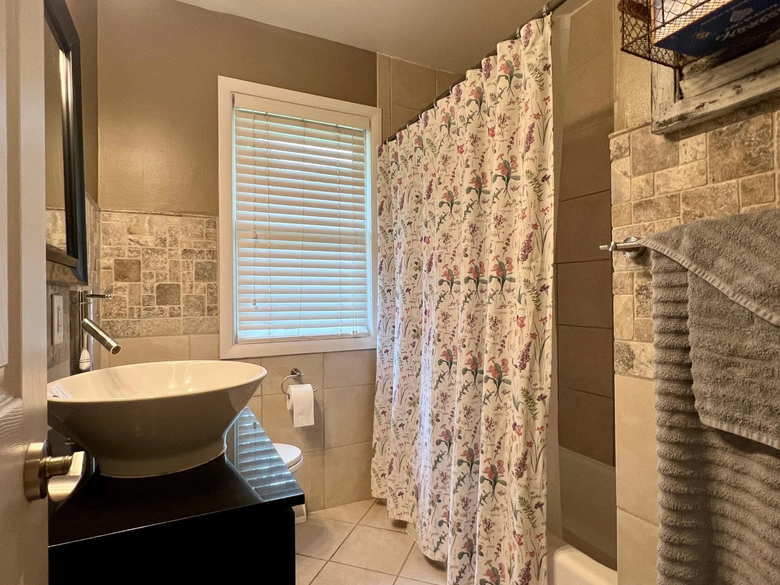 Main Floor Full Bath
