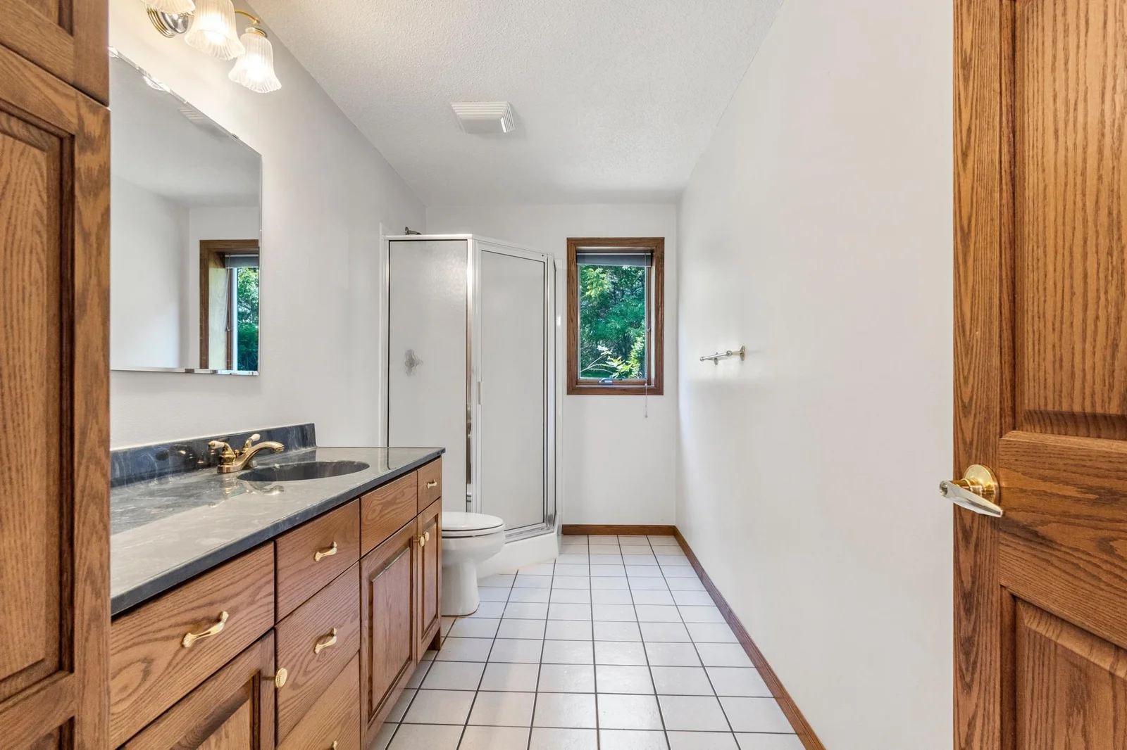 Bathroom Downstairs.JPG