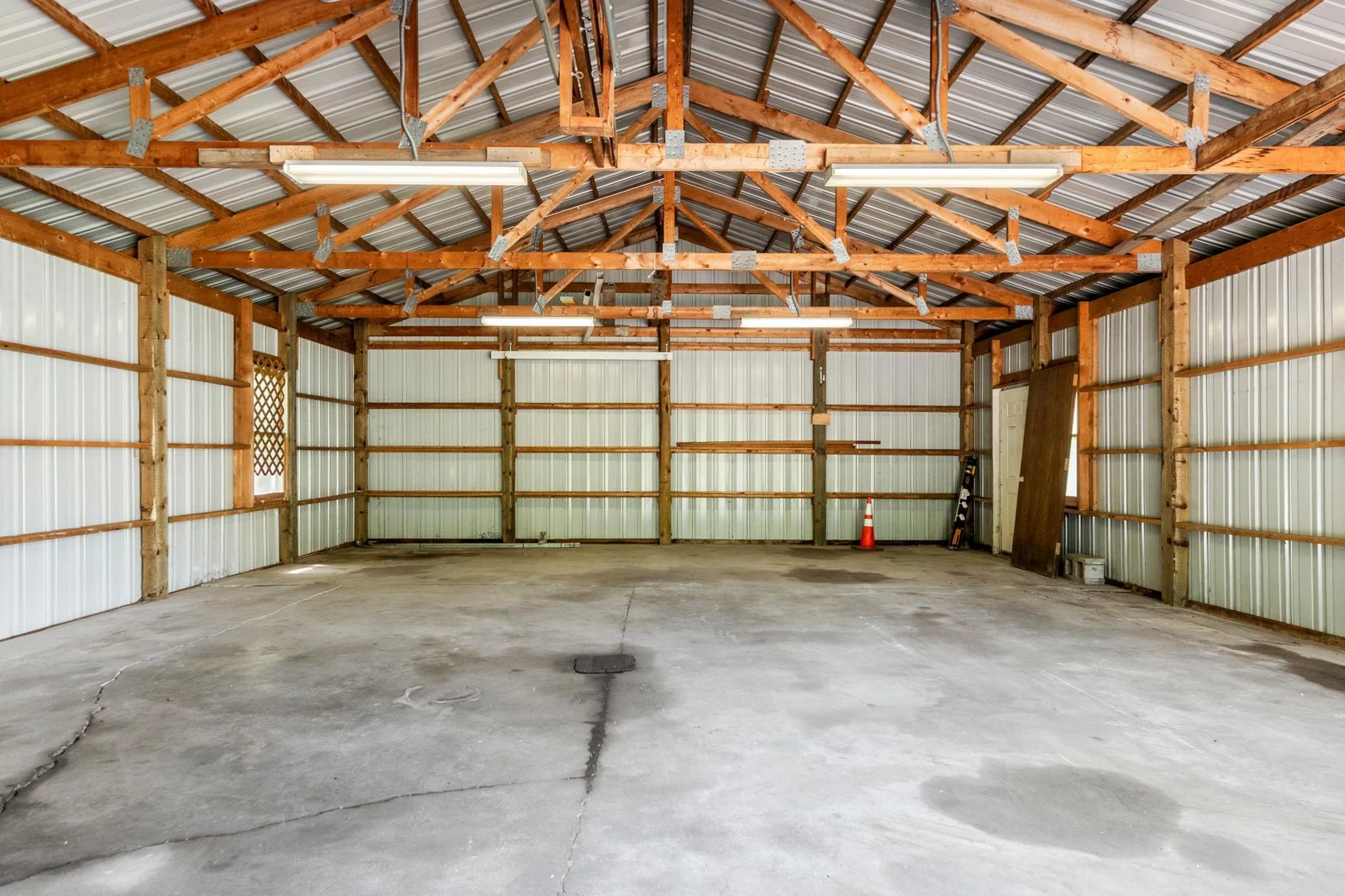Extra Garage.JPG