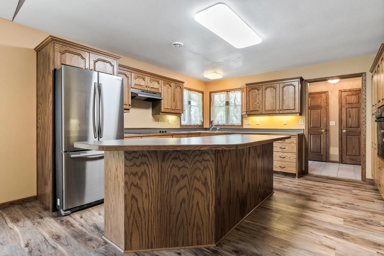Kitchen 2.JPG