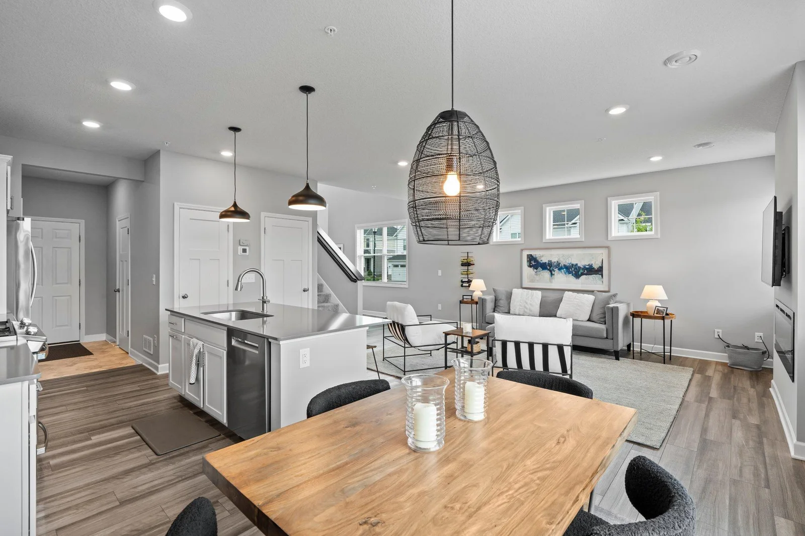 Adjacent to the kitchen is a bright and inviting dining area, ideal for both everyday meals and special gatherings.