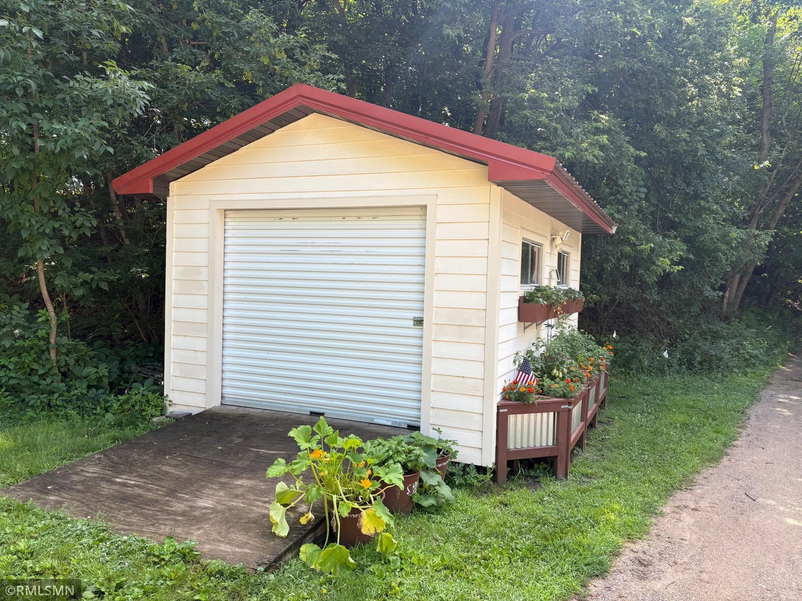 The garden shed is perfect for tinkering and storing your gardening tools and lawn mower.