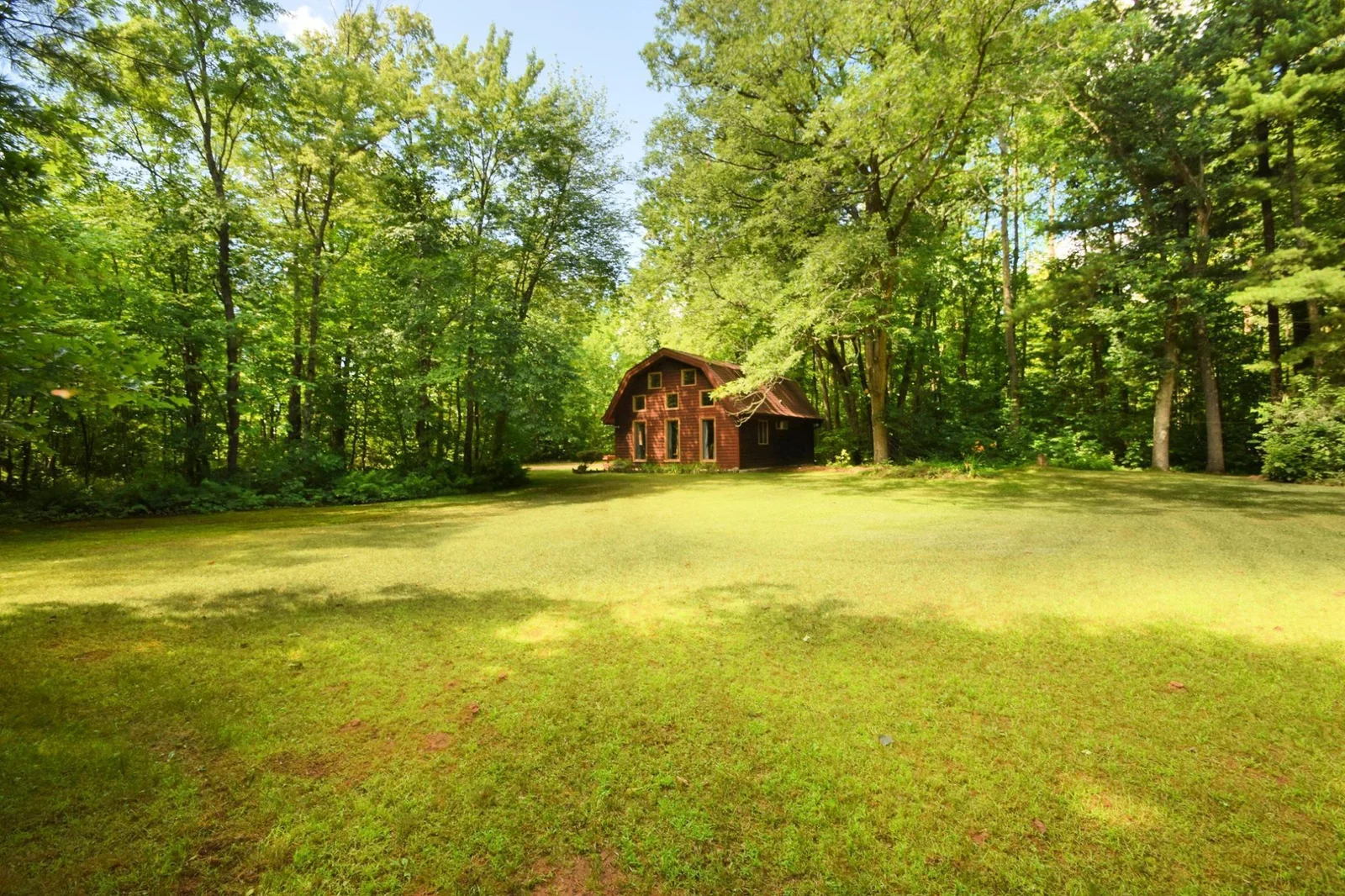 Huge yard, perfect for a garden!