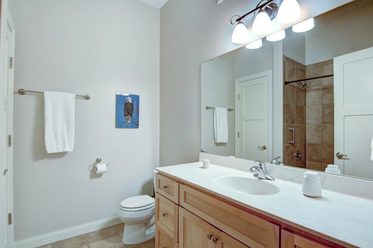 19-12B-Bathroom-1.jpg