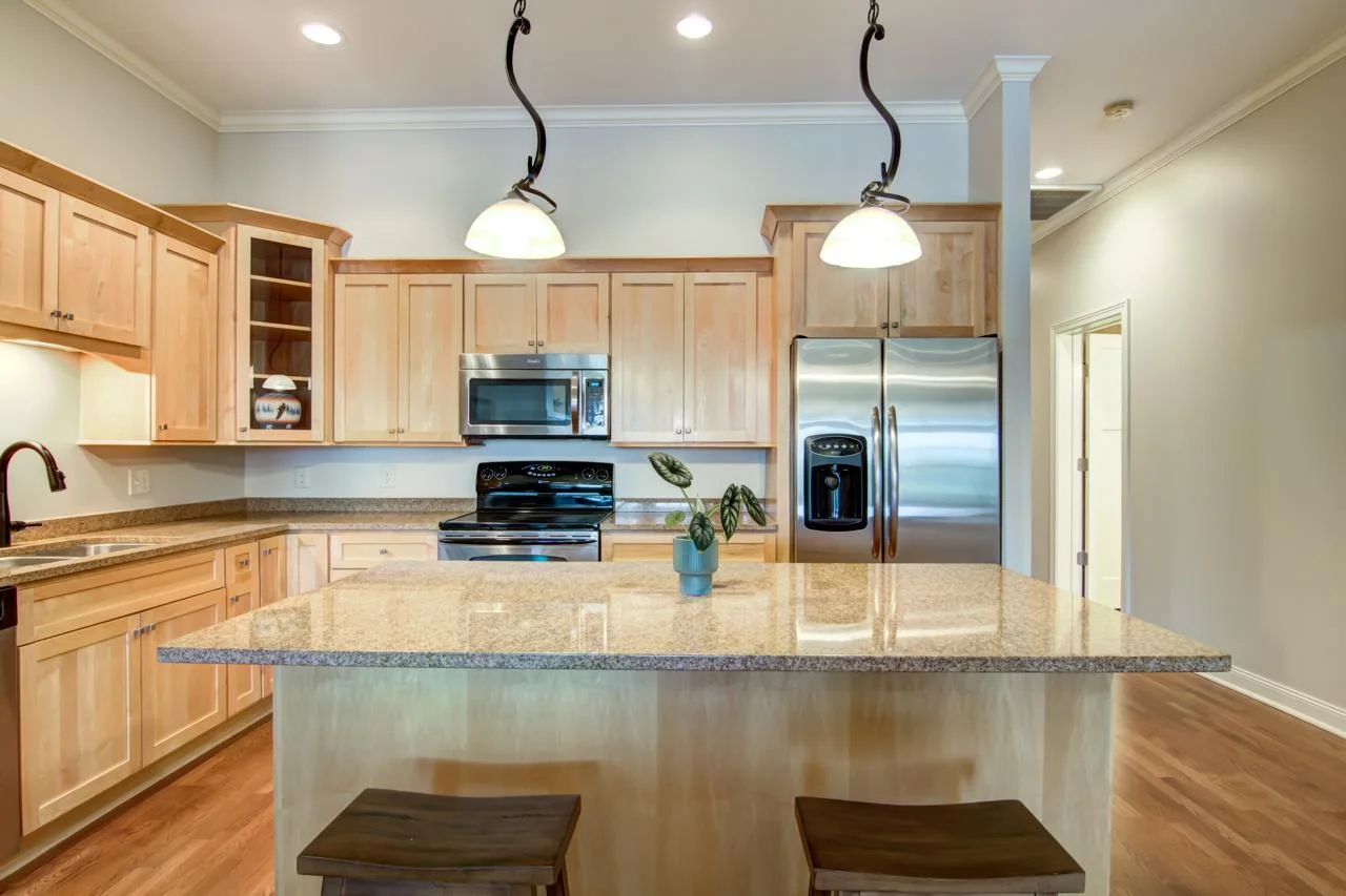 6-03-Kitchen-3.jpg