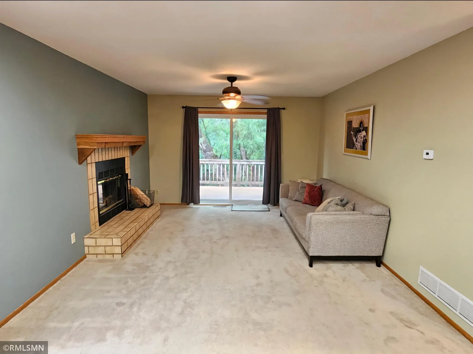 Living Room.jpg