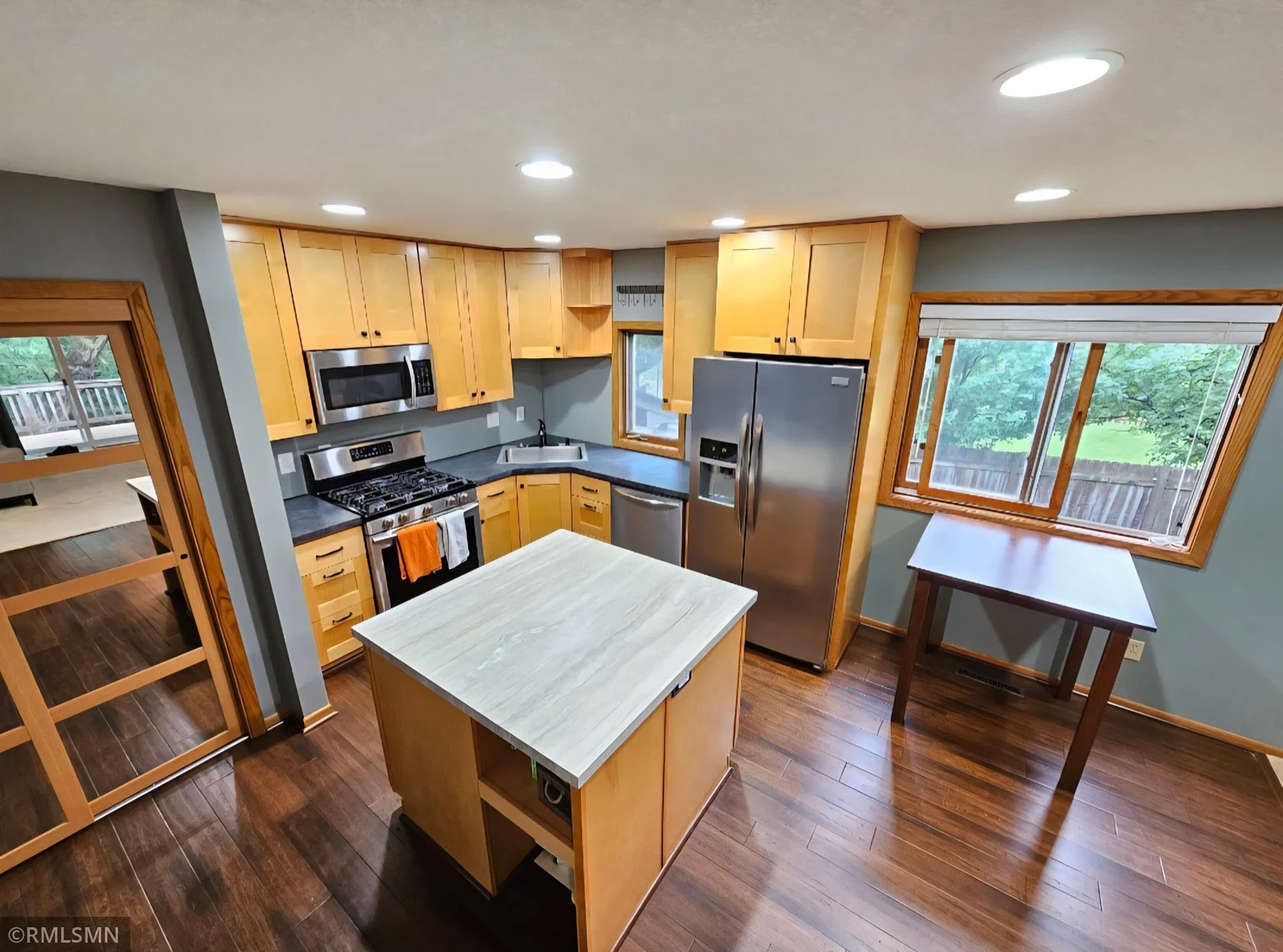 Kitchen 2.jpg