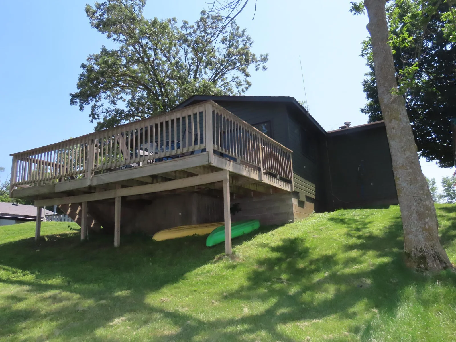 Large back deck, perfect for entertaining