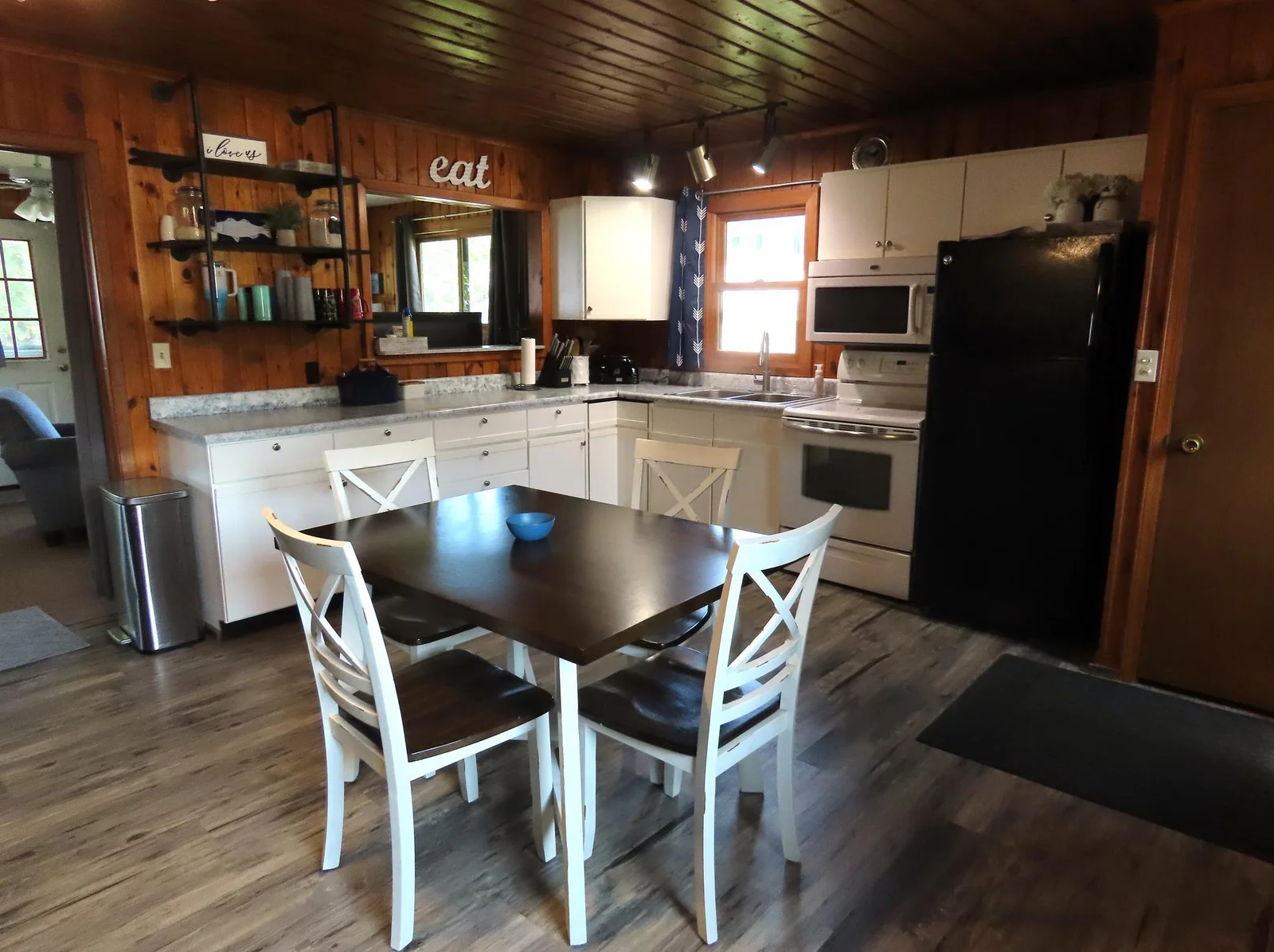Open concept eat in kitchen