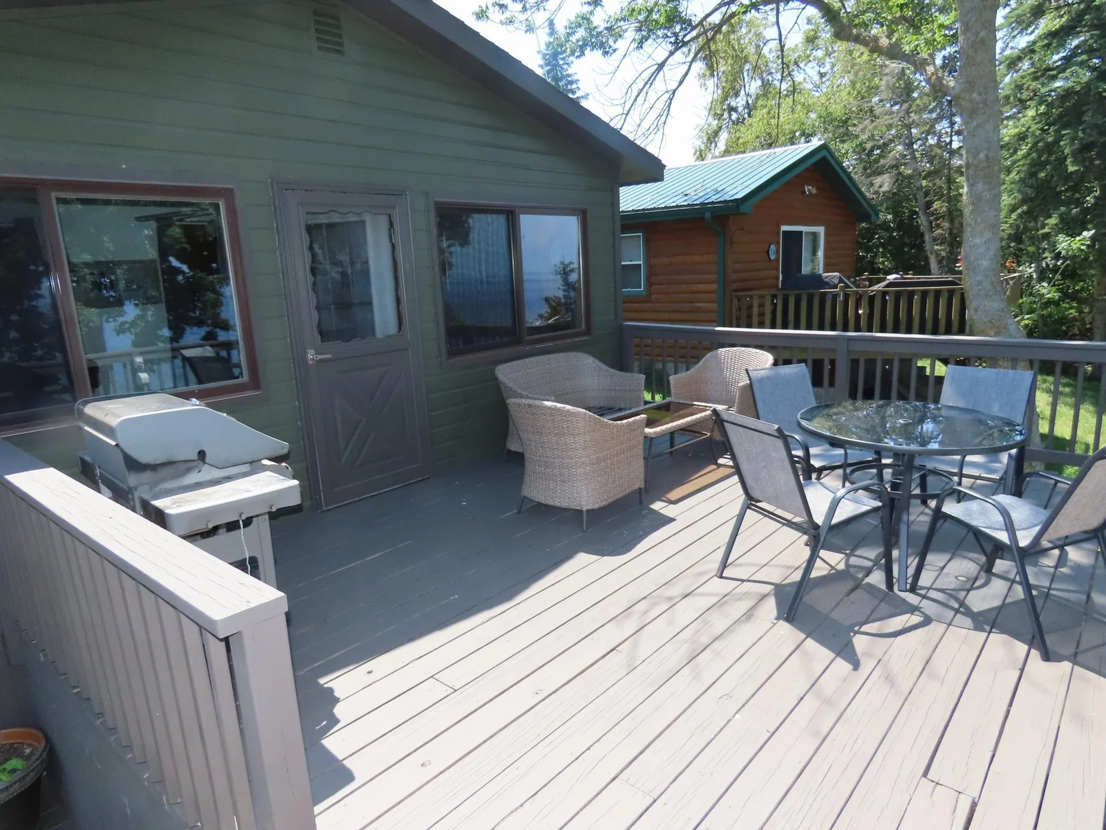 Spacious deck!