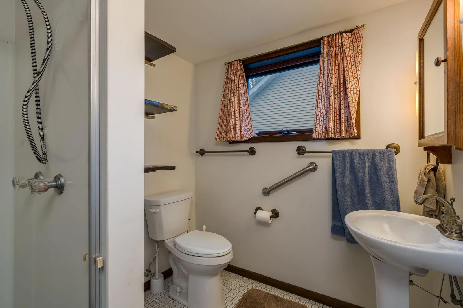 23-web-or-mls-829-church-st.jpg