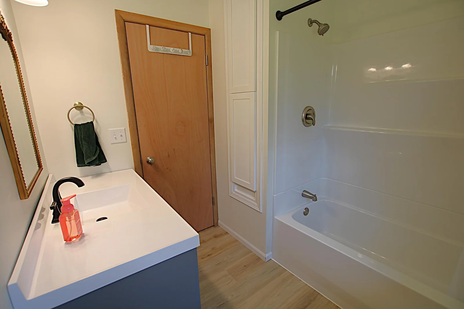 Full Bathroom on Main Floor