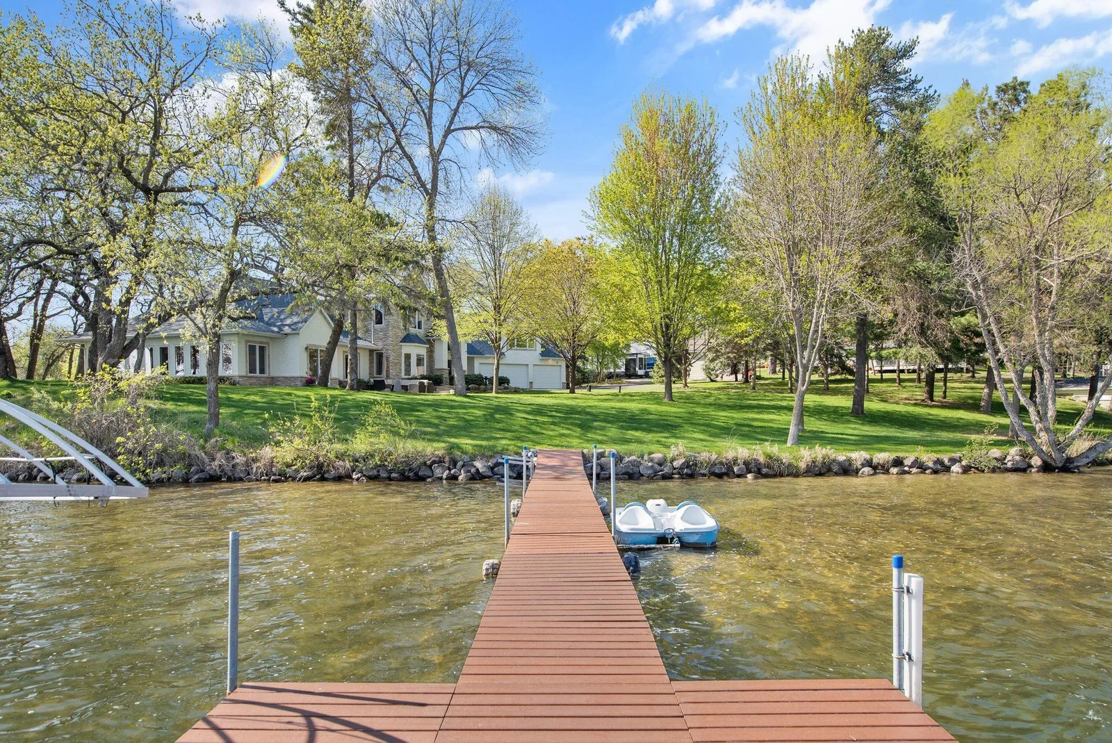 Sandy lake bottom and exceptional lake shore ready for summer memories!