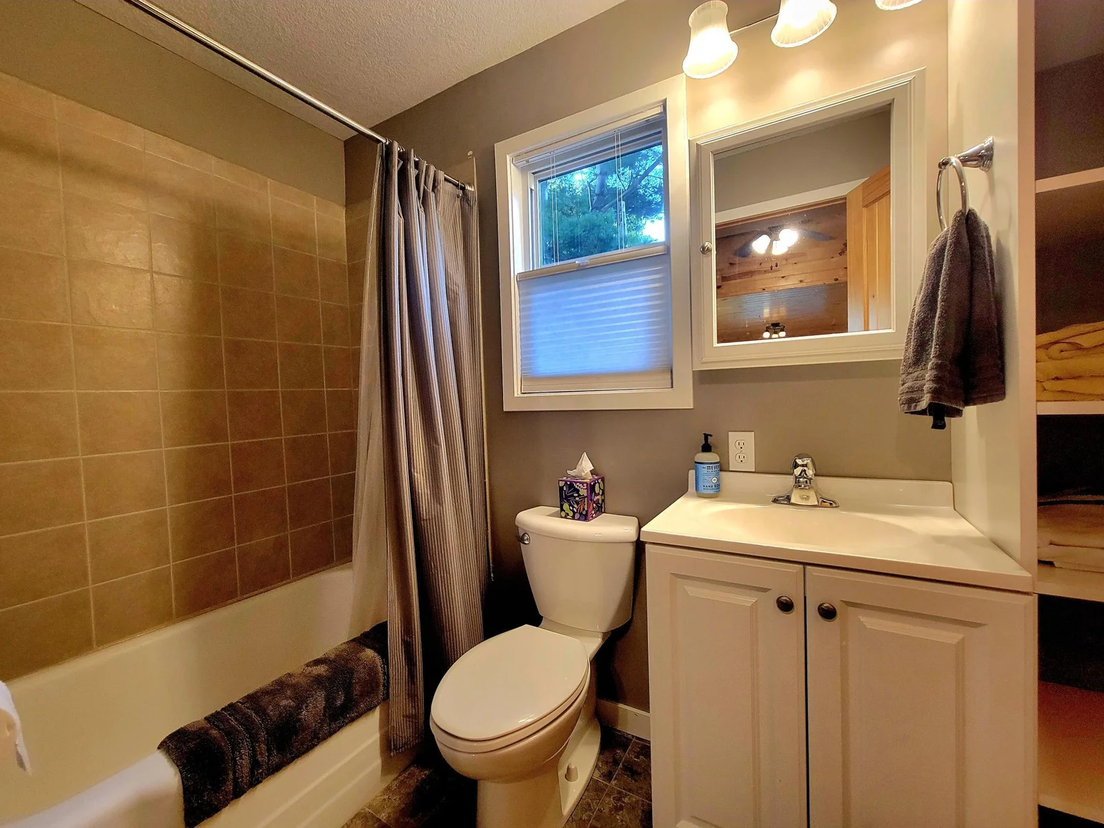 Full Bathroom