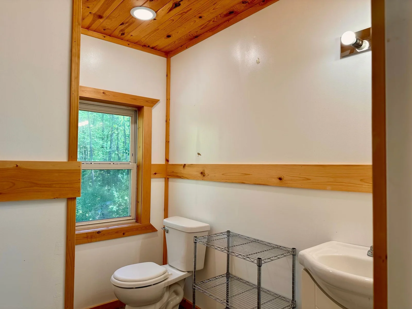 Main level bath