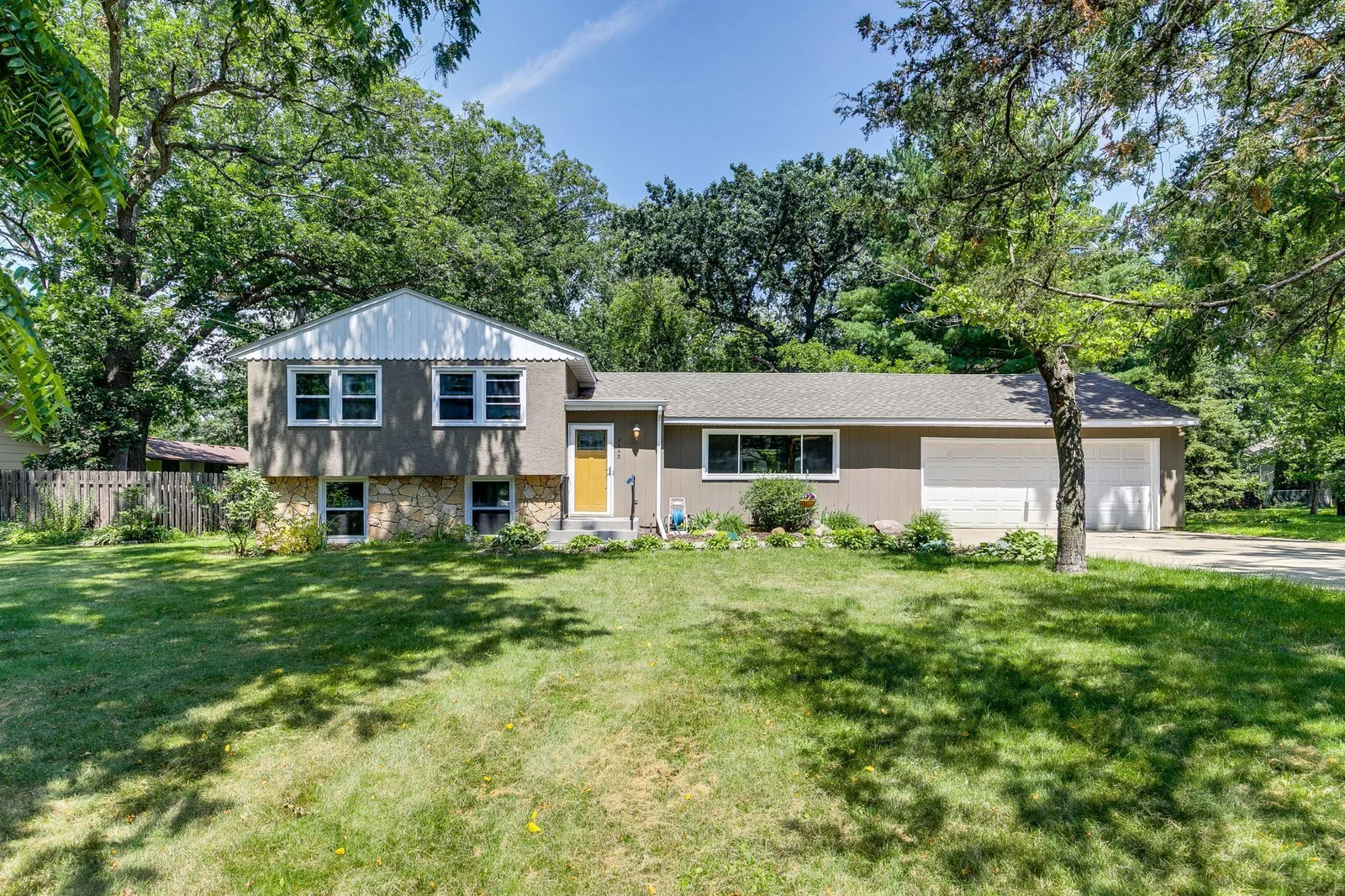 Photo 1 of 2643 1st