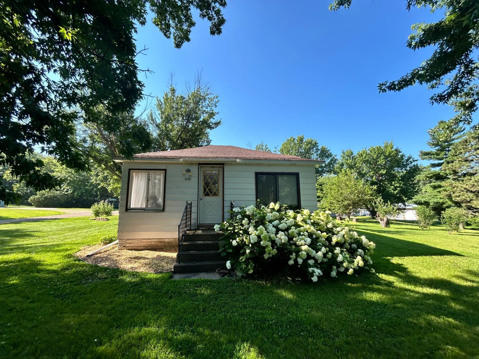 1040 1st Avenue, Glenwood