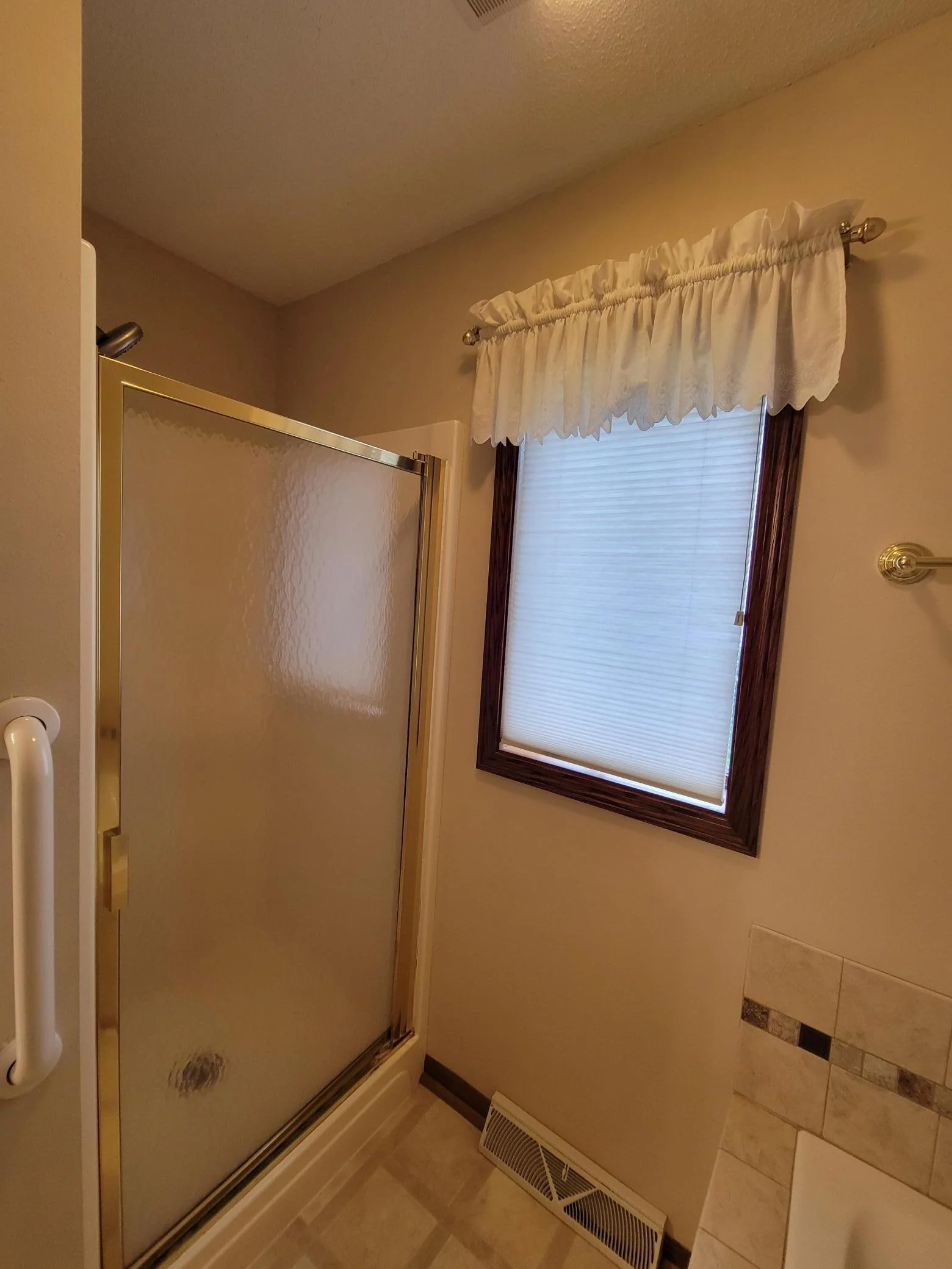 shower in main floor bath