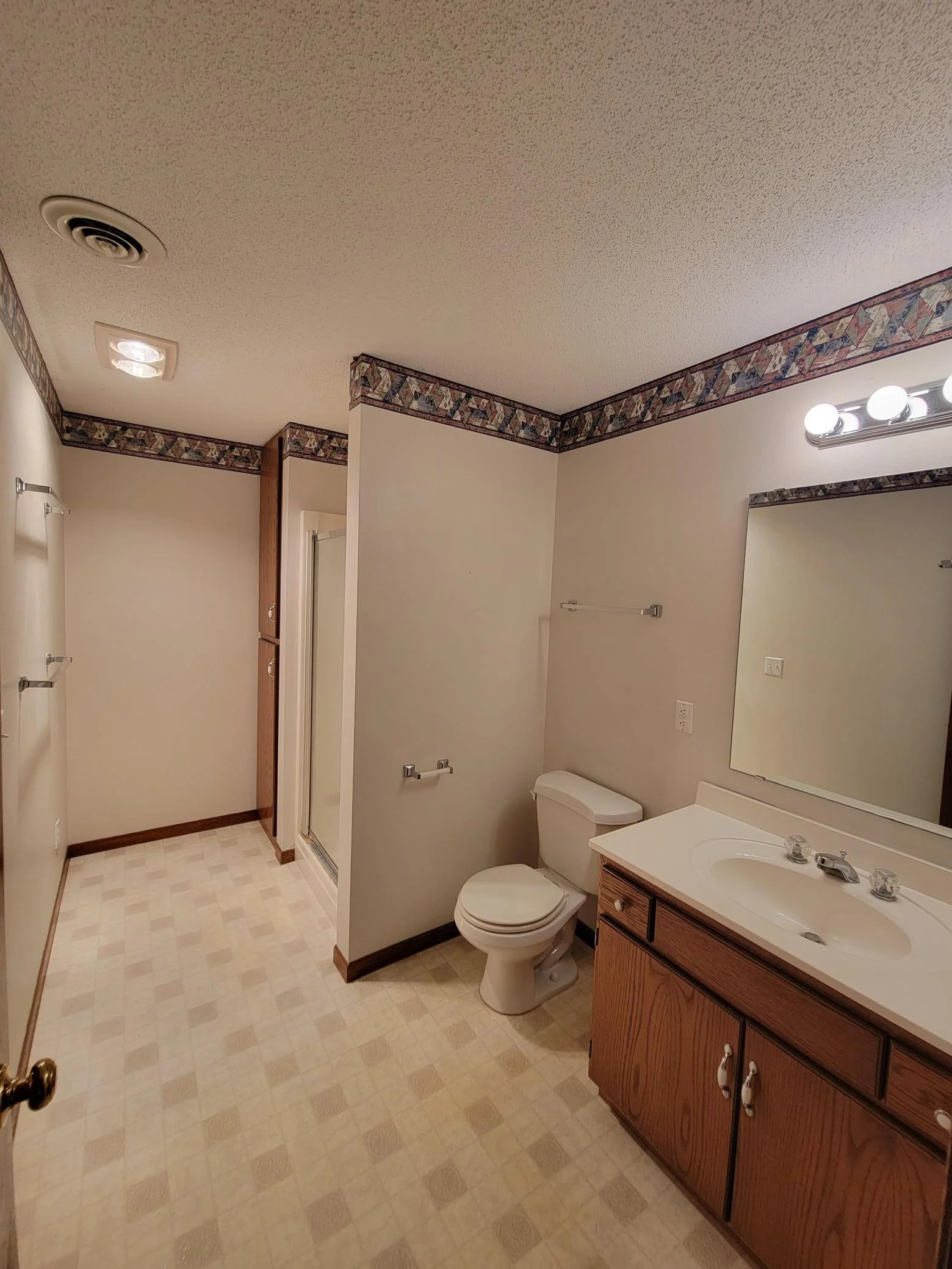 lower level 3/4 bath