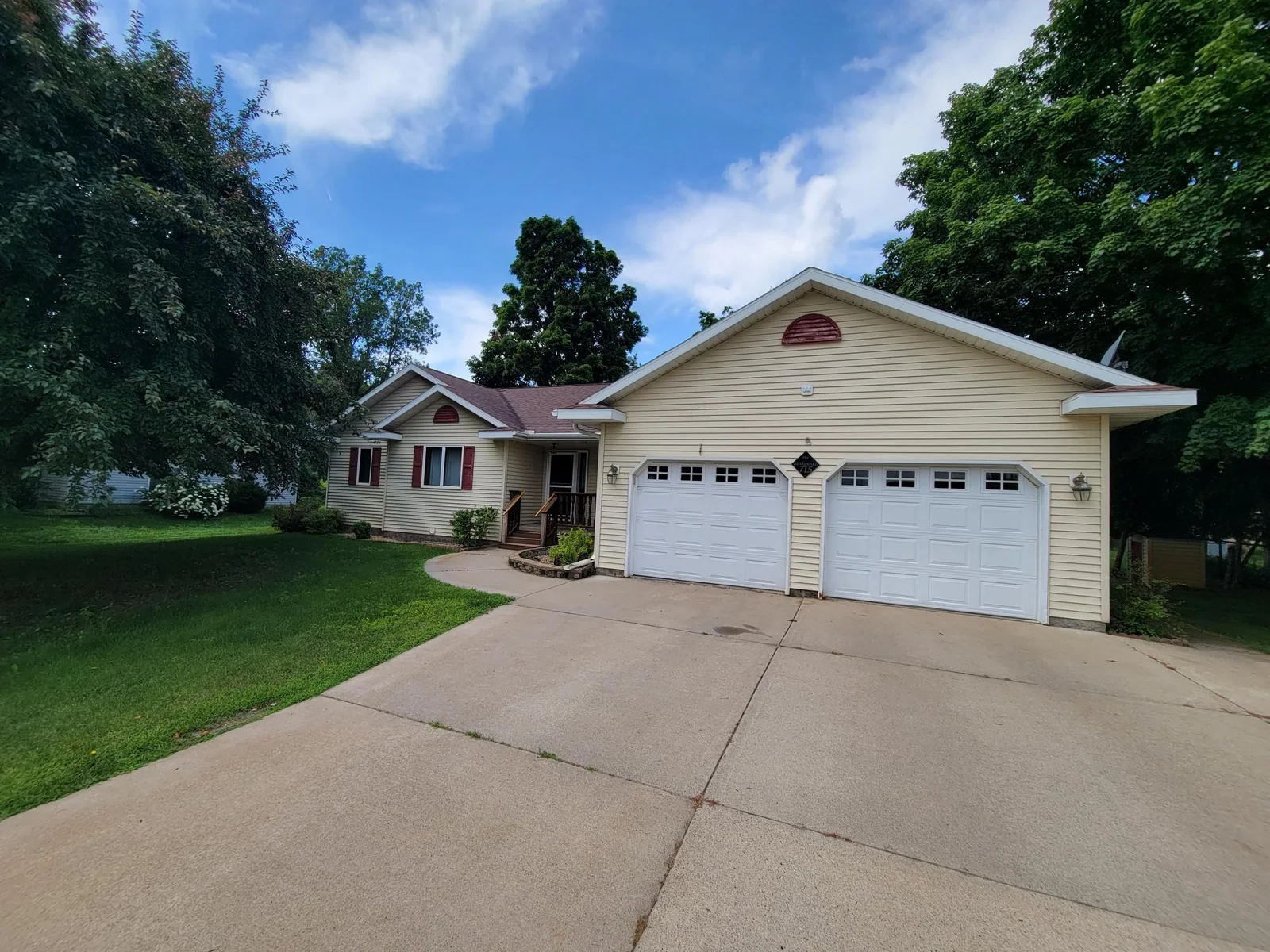 Welcome to 715 2nd Ave S Waite Park