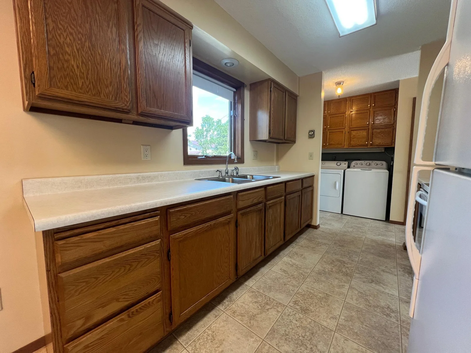 12 Kitchen.JPG