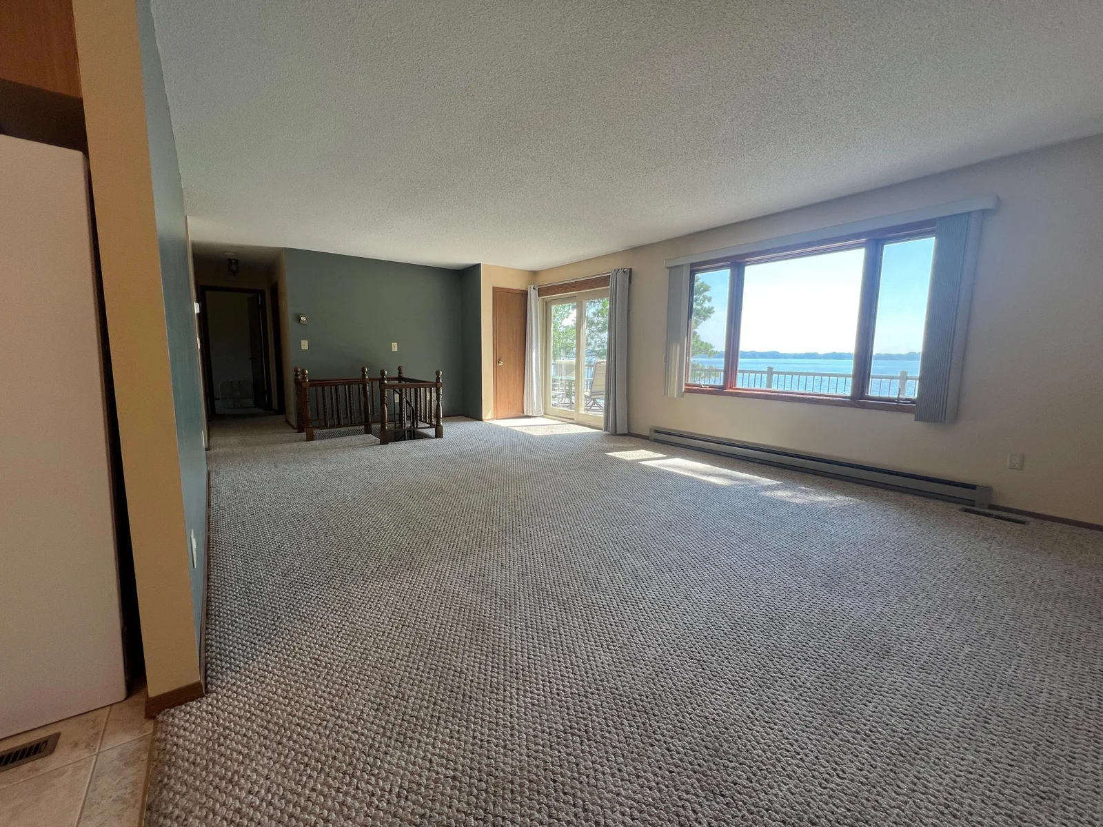 6 Livingroom.JPG