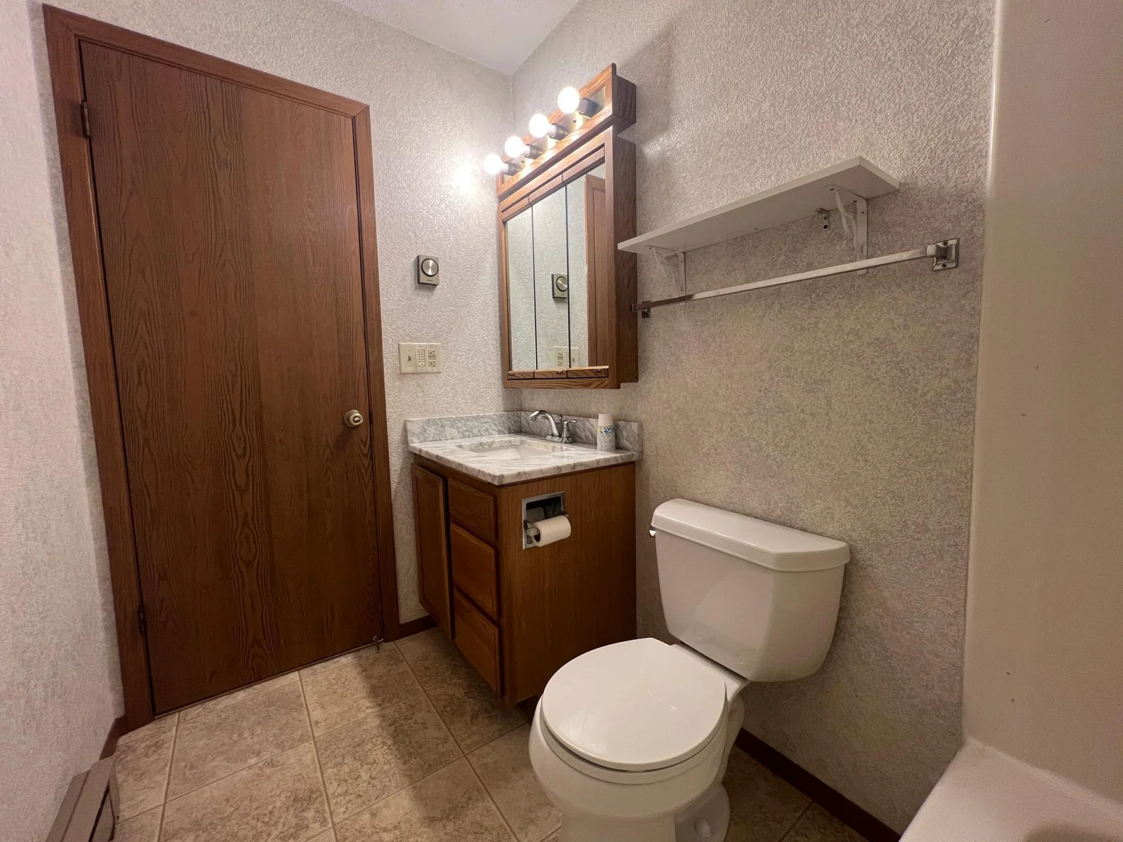 26 Main Floor Bathroom.JPG
