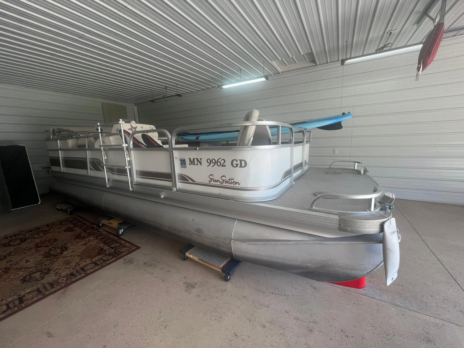 56 - 20' Premier Pontoon w 40HP Yamaha Outboard Included.JPG