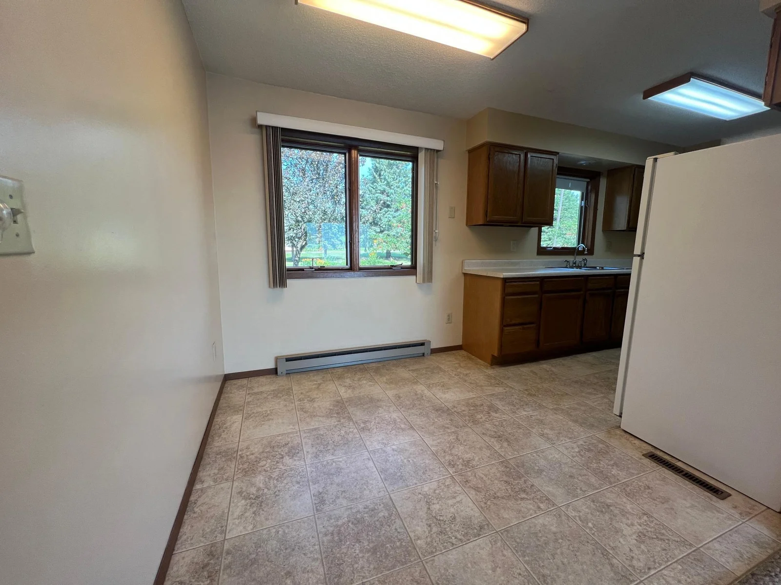10 Dining Area.JPG