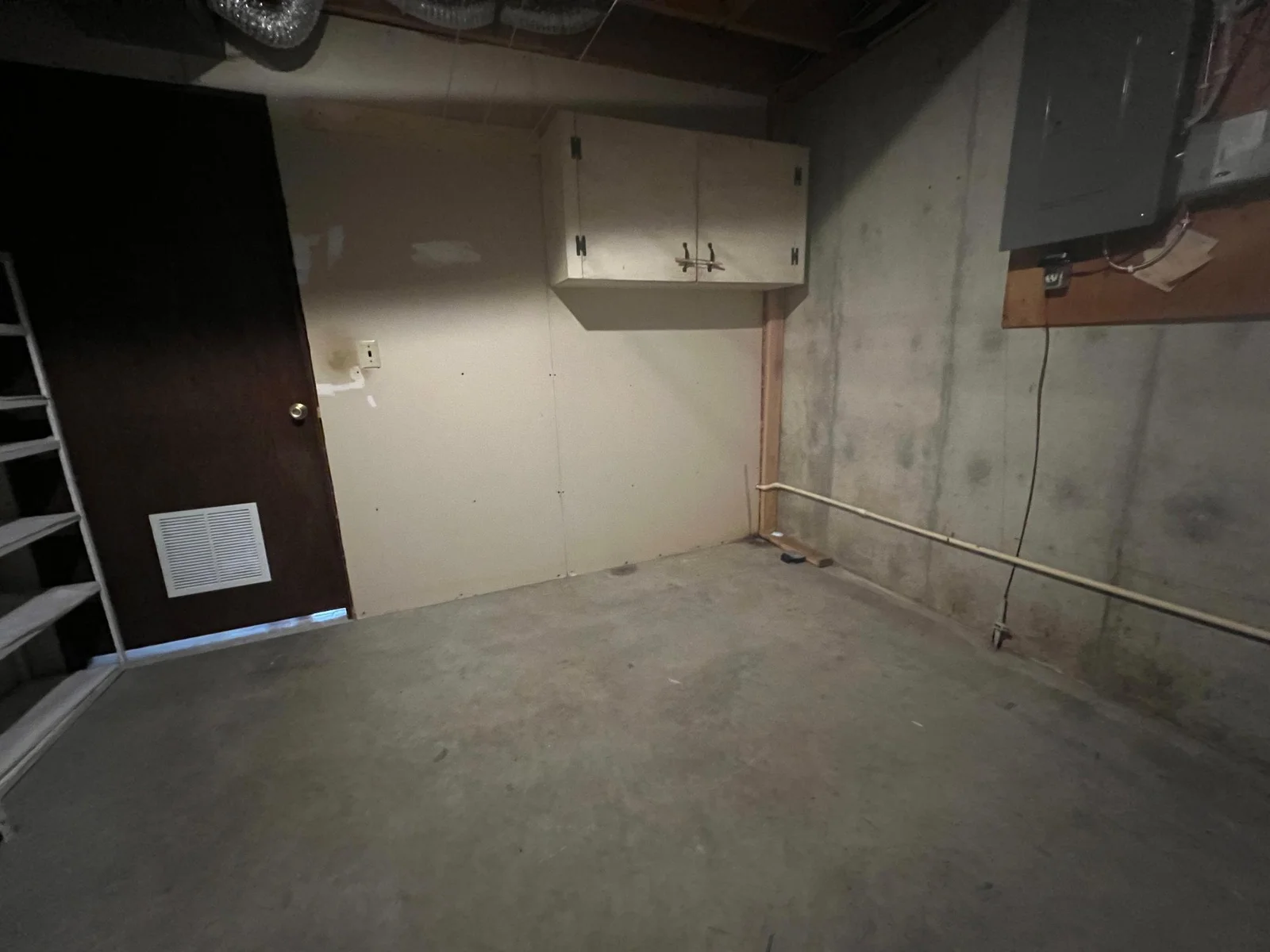 37 Utility Room.JPG