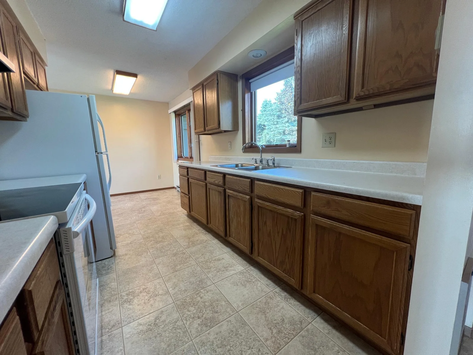 15 Kitchen.JPG