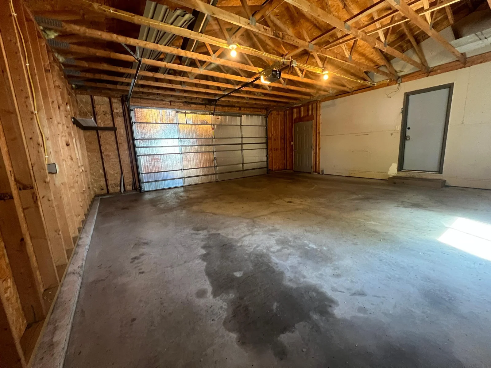 43 Attached Garage.JPG