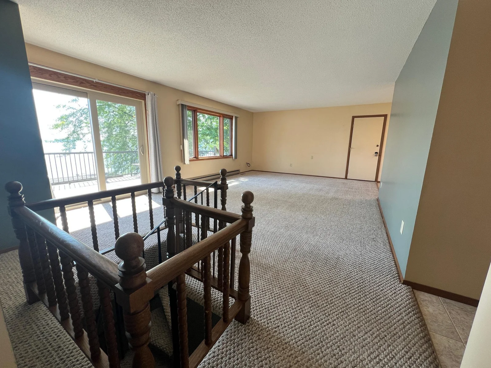 9 Livingroom.JPG