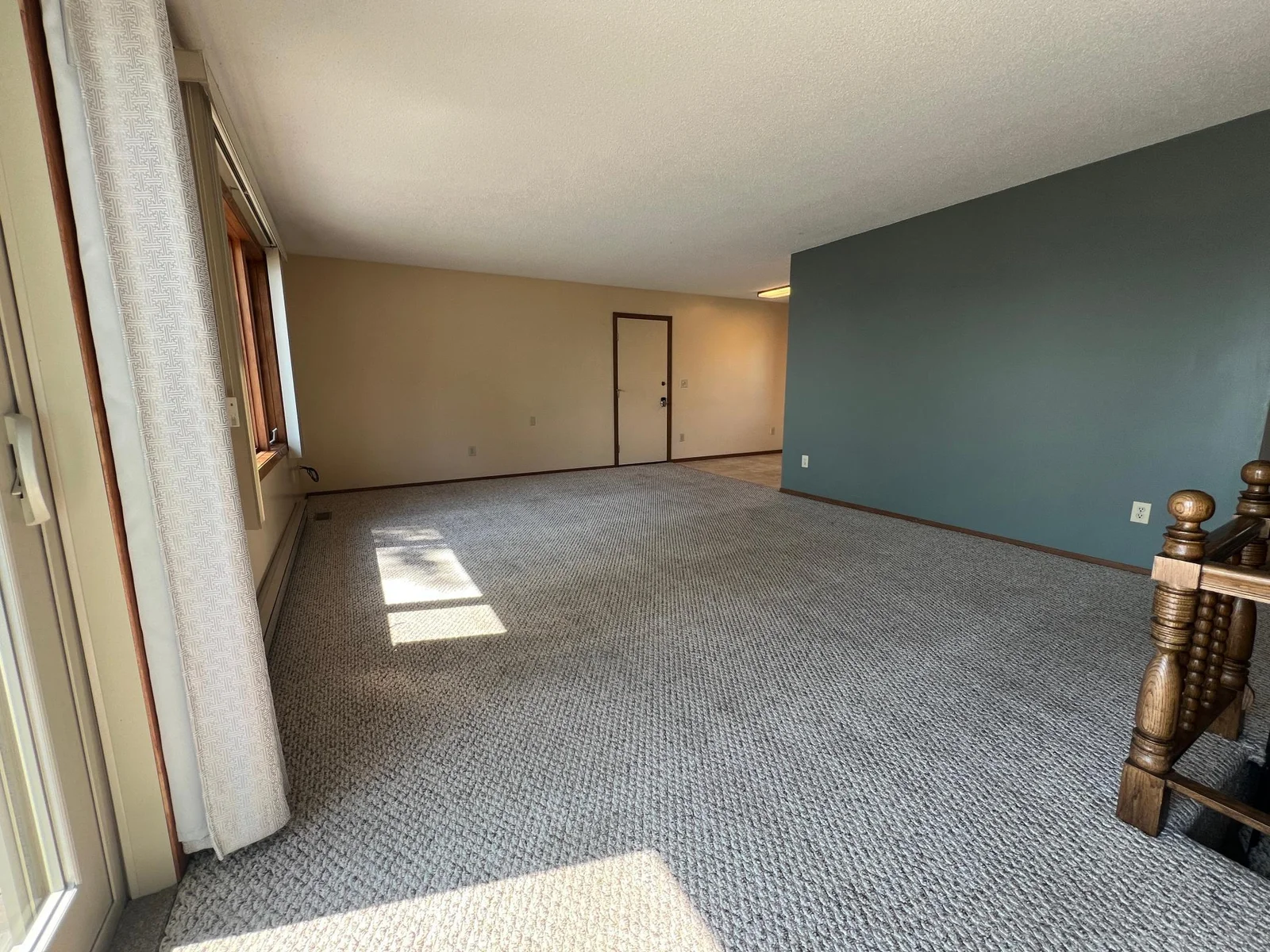 8 Livingroom.JPG