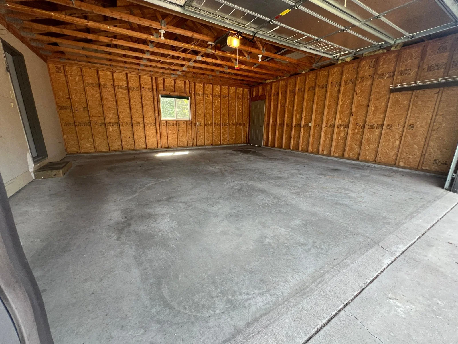 42 Attached Garage.JPG