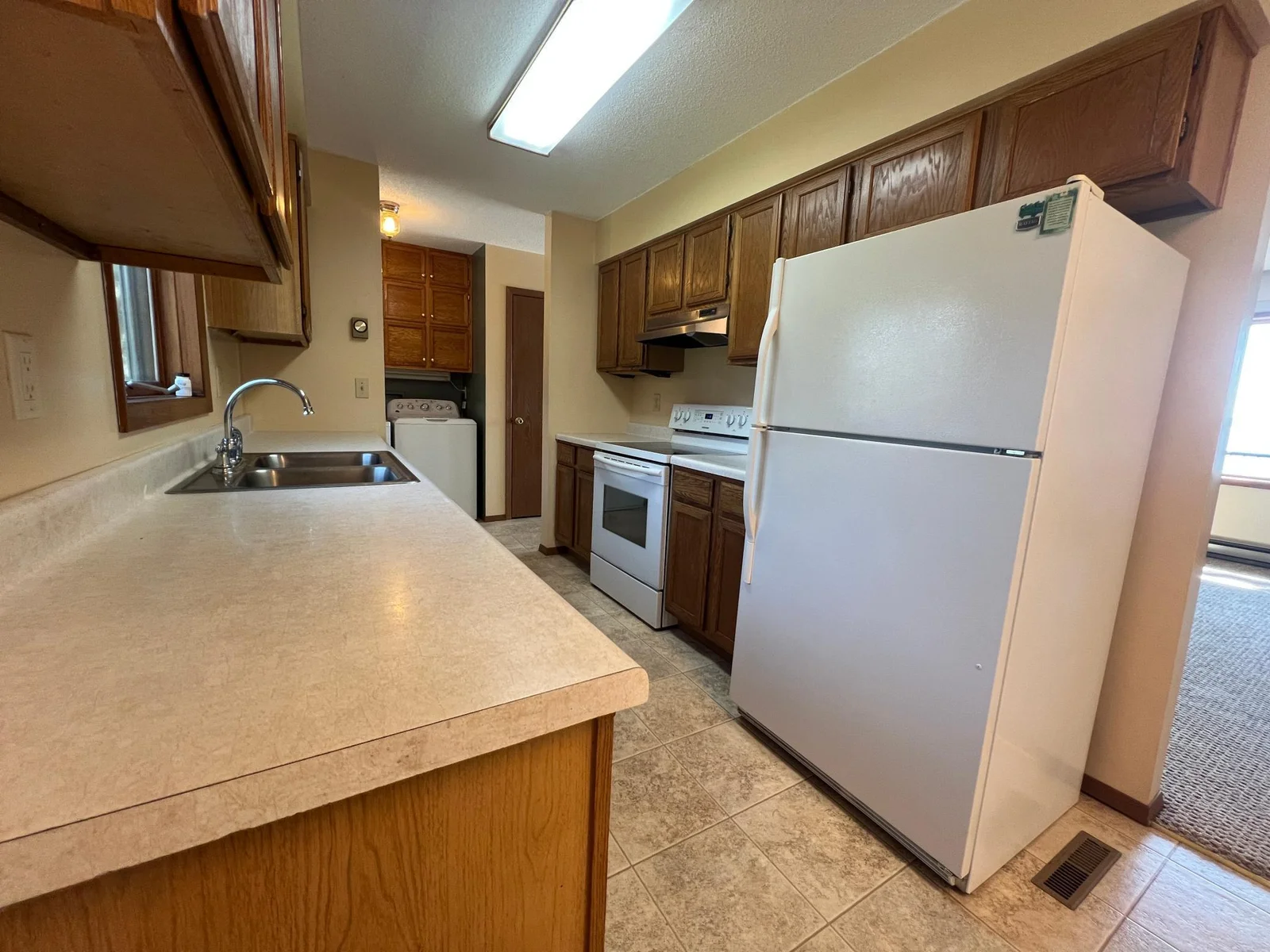 13 Kitchen.JPG