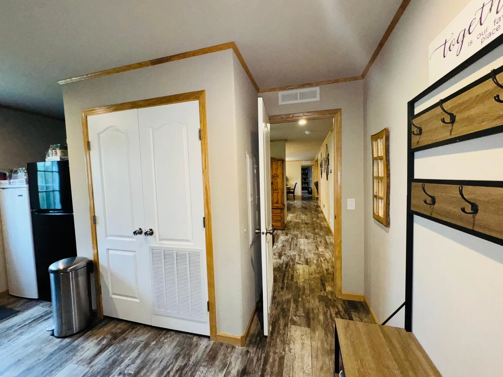 Entry looking into Kitchen.JPG