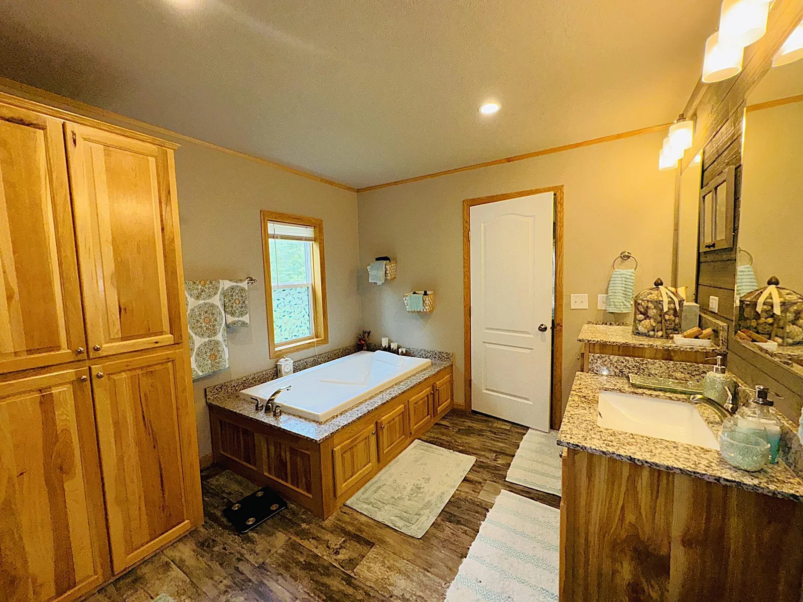 Bedroom 1 Bath 2.JPG