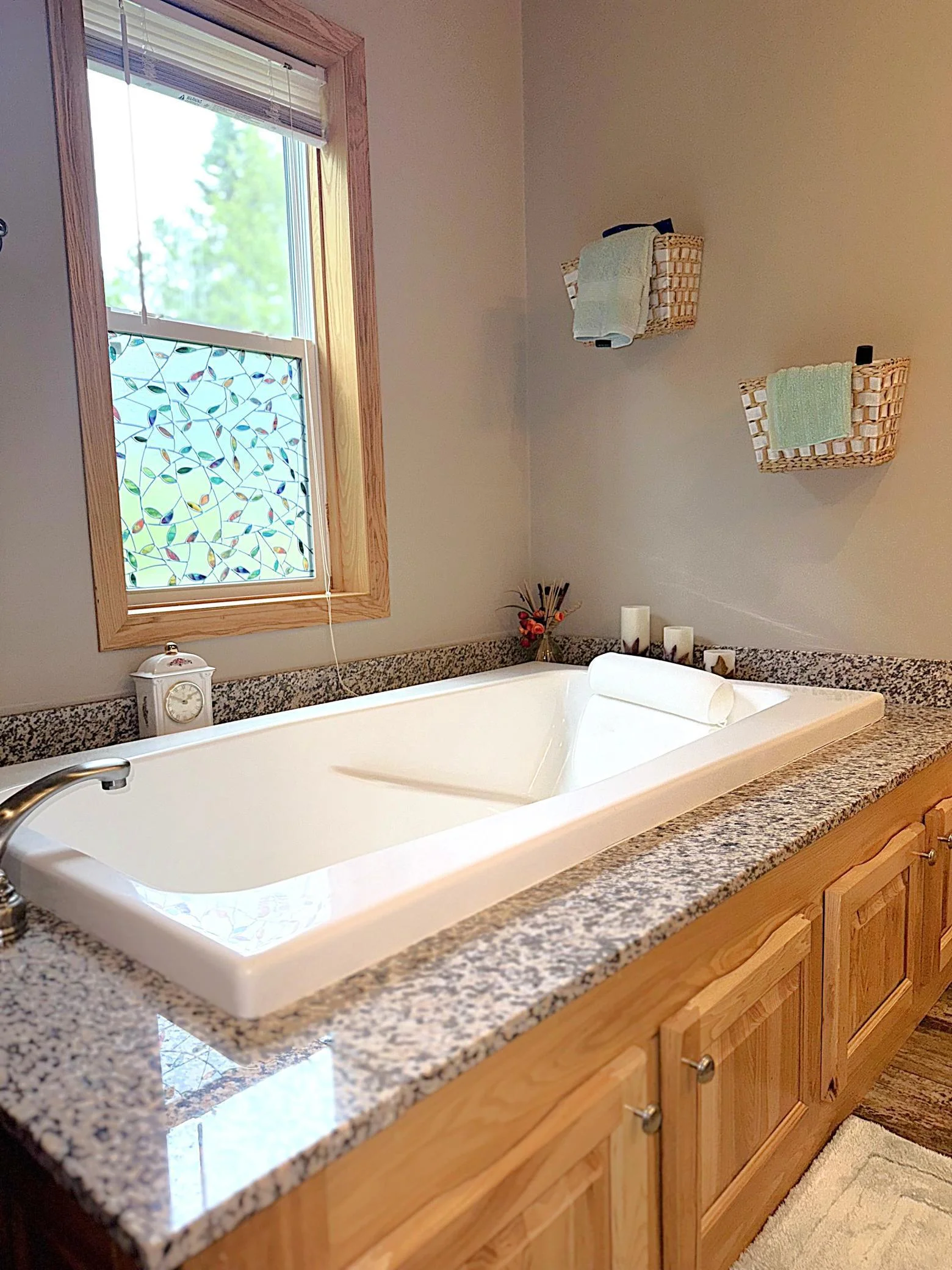 Bedroom one Bath soaking tub 2.JPG